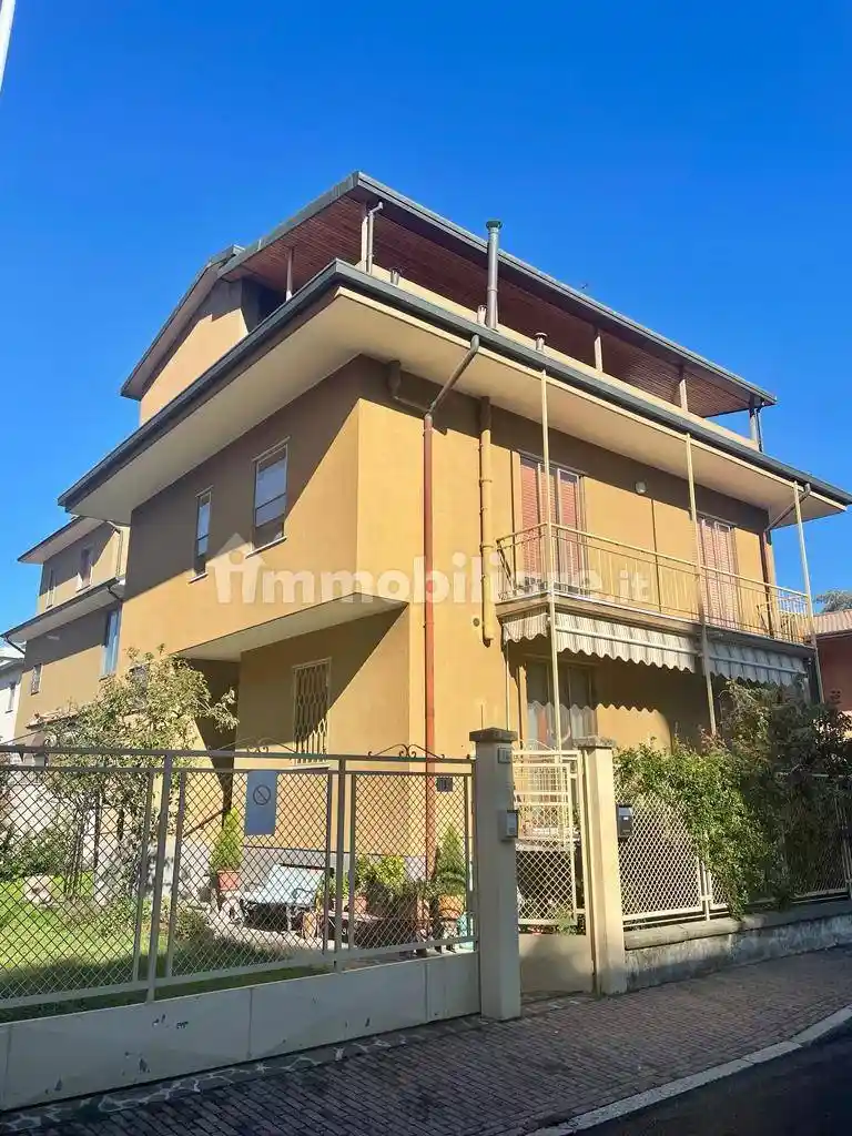 Villa in vendita a Opera