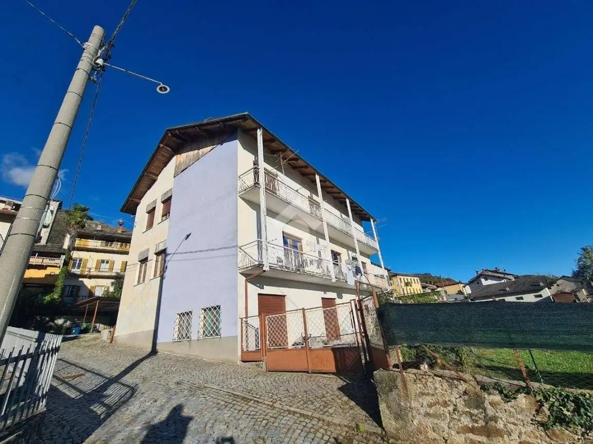 Palazzo - Edificio in vendita a Valchiusa