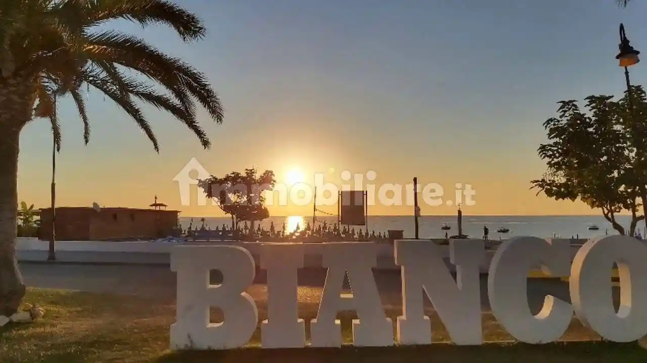 Appartamento via Cristoforo Colombo 124, Bianco - foto 2