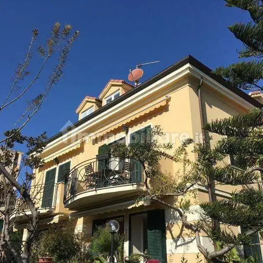 Appartamento in affitto a Vallecrosia