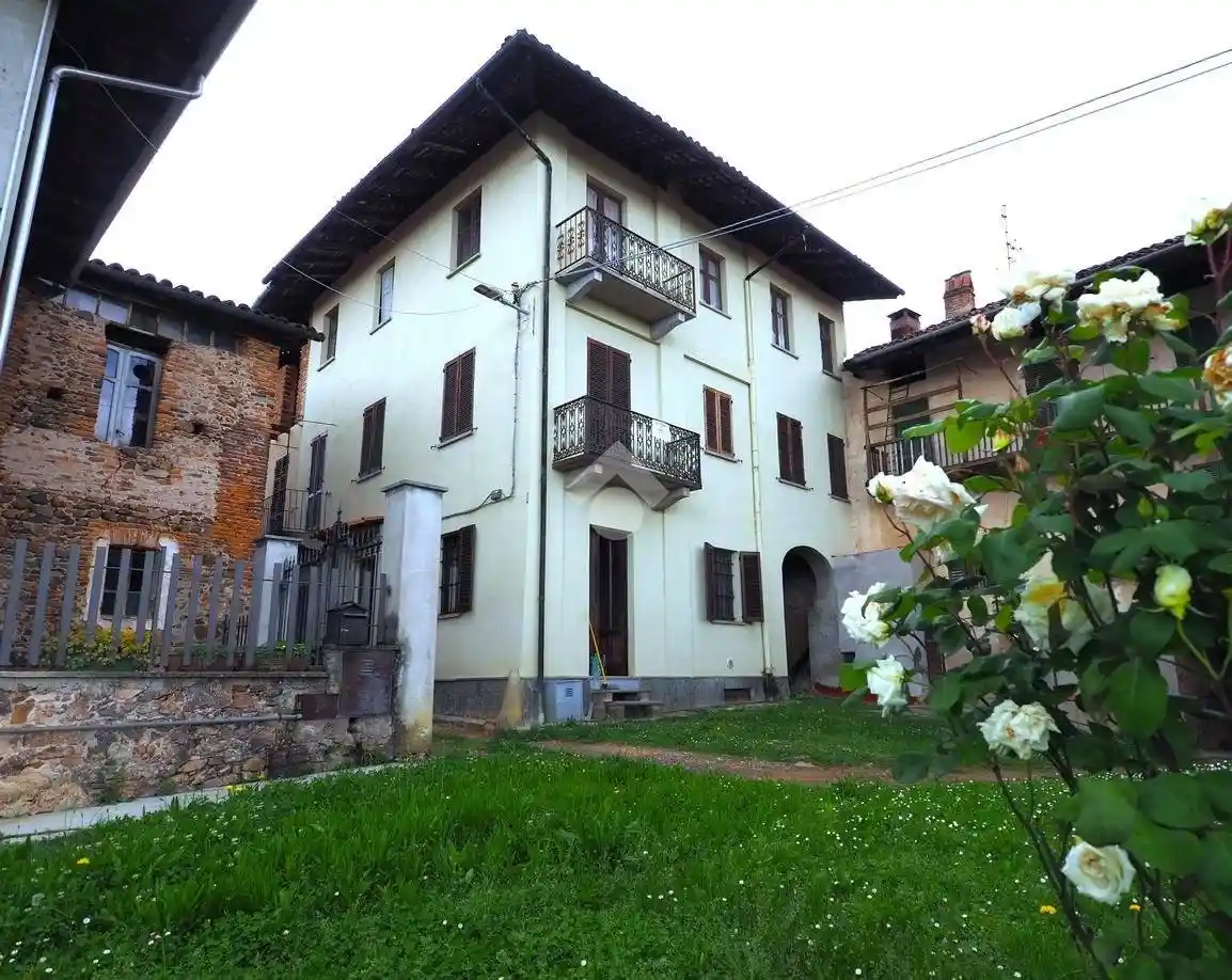Casa indipendente in vendita a Brusnengo