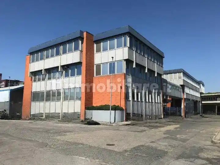 Palazzo - Edificio in Affitto - foto 2