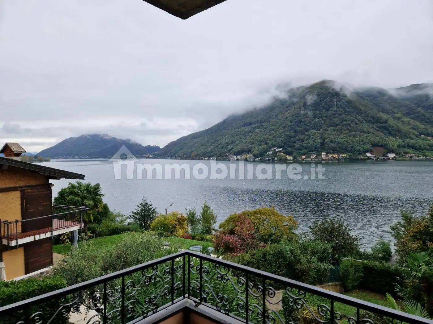 Appartamento in vendita a Brusimpiano