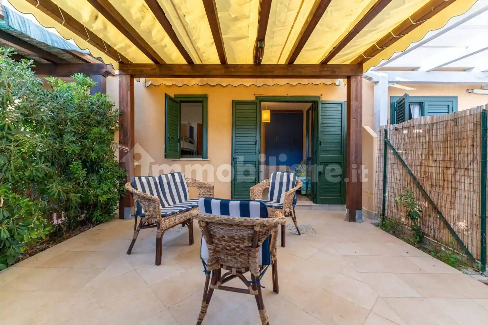 Appartamento in vendita a Campofelice di Roccella