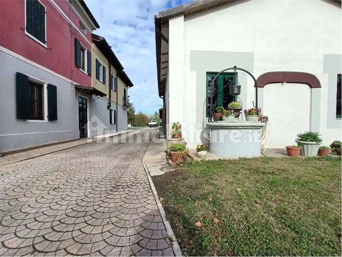 Villa in vendita a San Felice sul Panaro