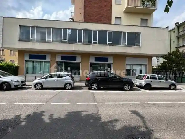 Palazzo - Edificio in vendita a Alzano Lombardo