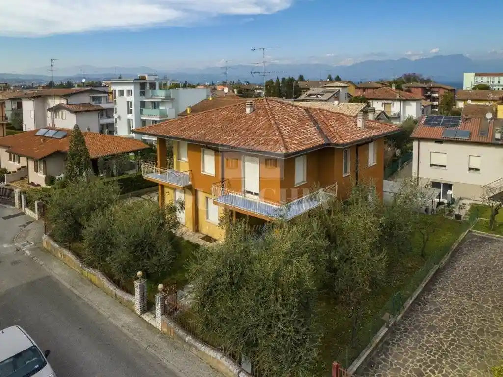 Villa in vendita a Desenzano del Garda