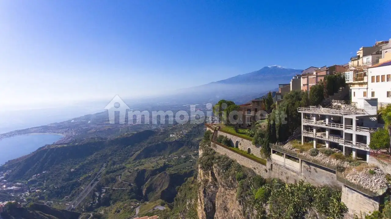 Palazzo - Edificio in vendita a Castelmola
