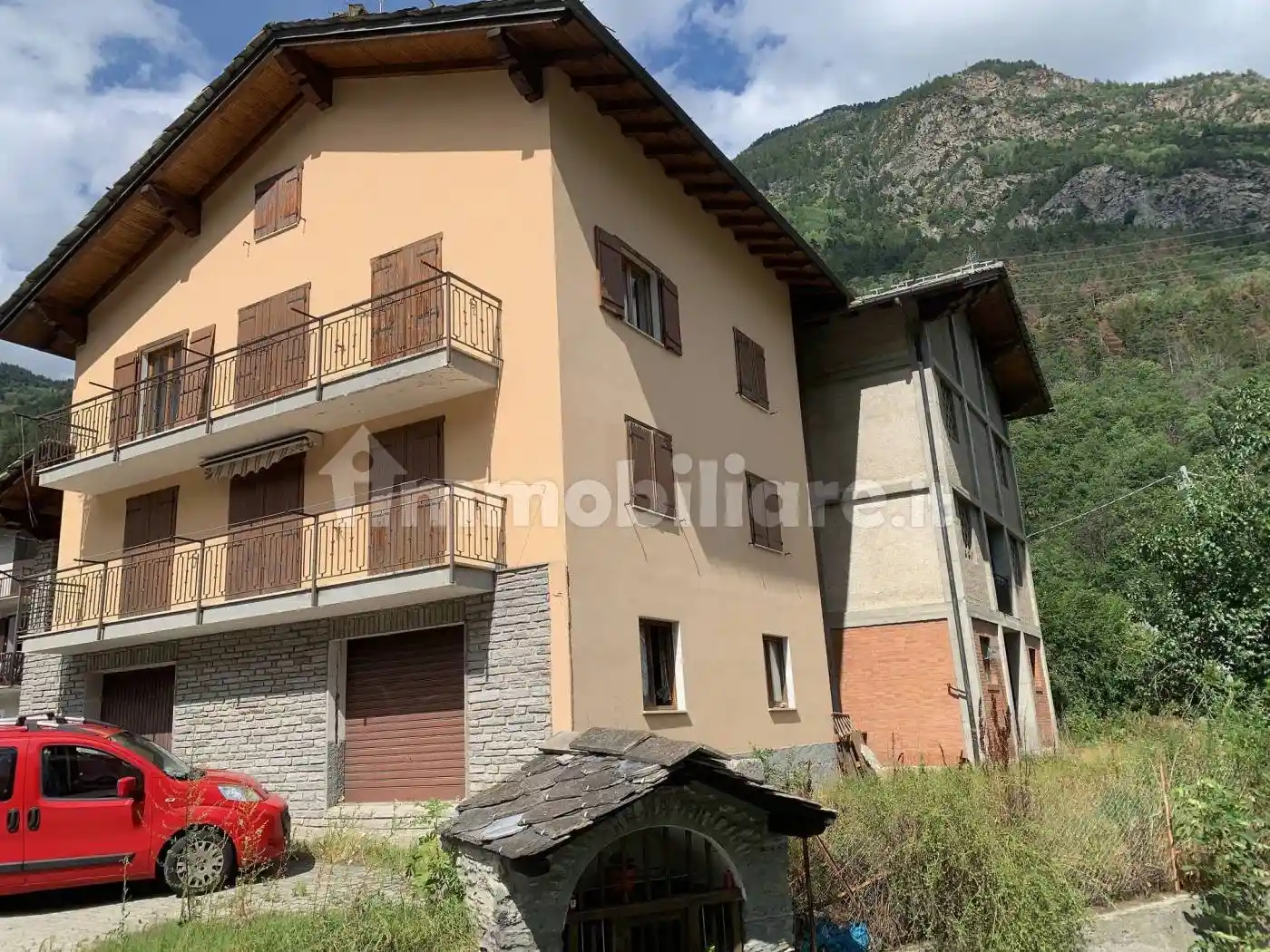 Palazzo - Edificio in vendita a La Salle