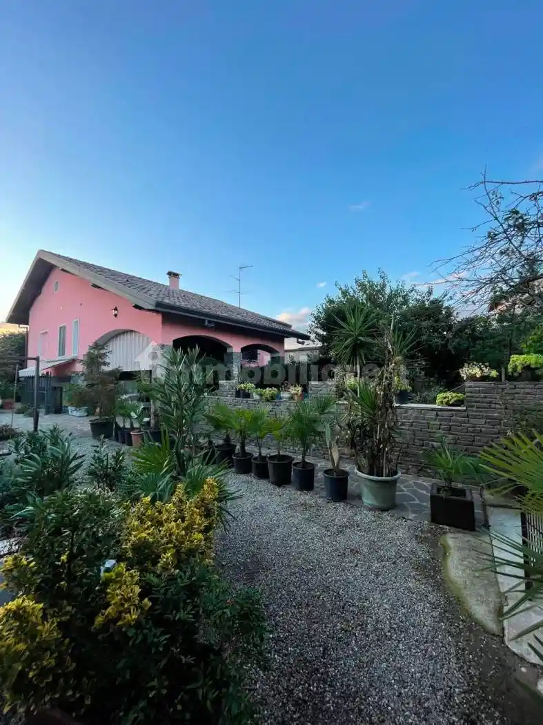 Villa in vendita a Castano Primo