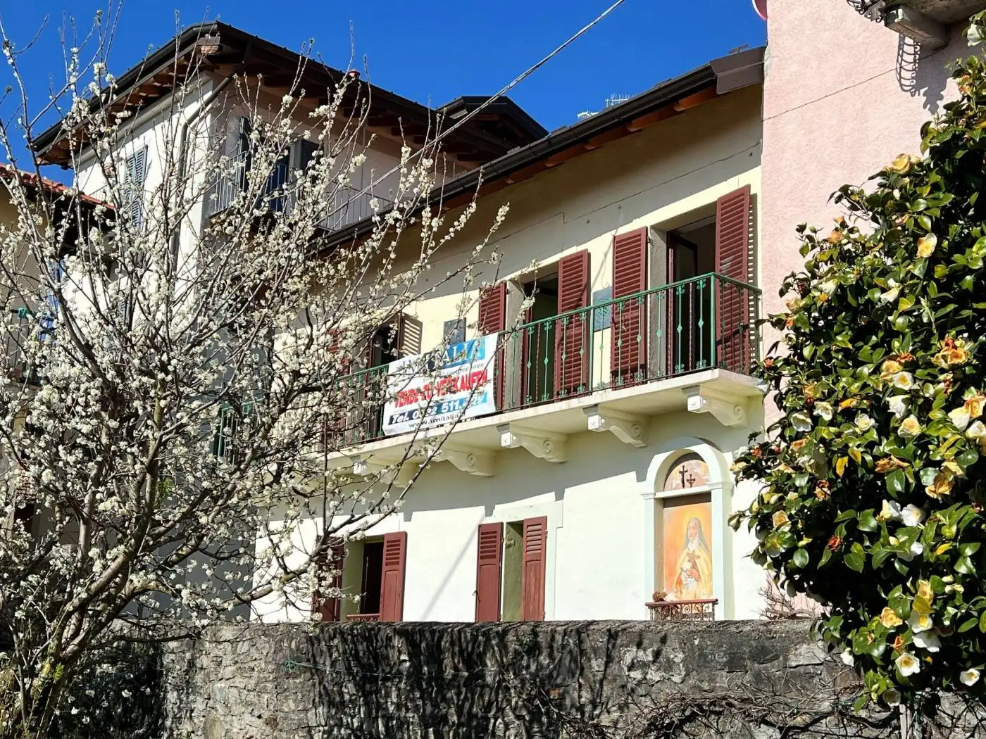 Casa indipendente in vendita a Agra