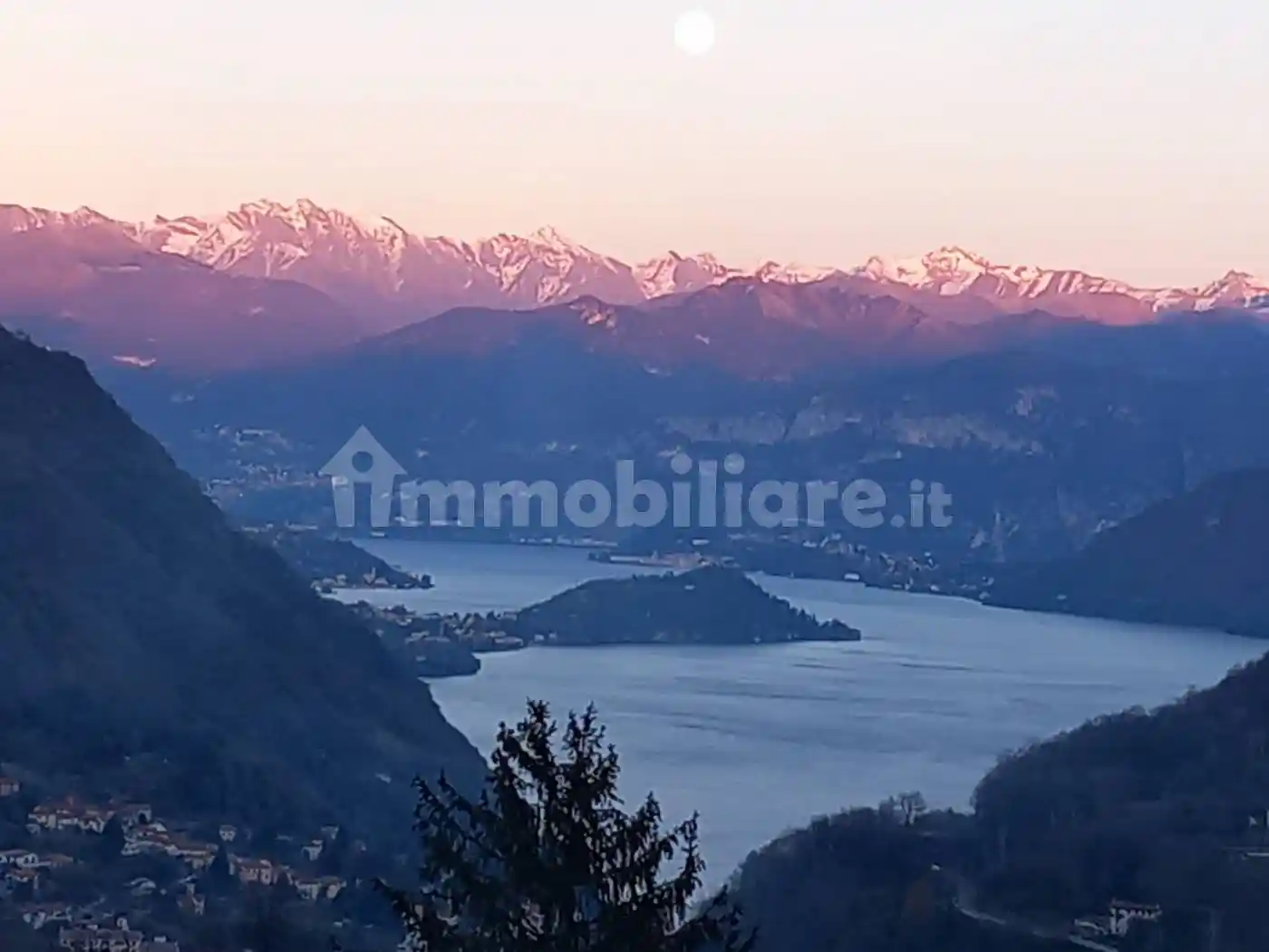 Villa in vendita a Schignano