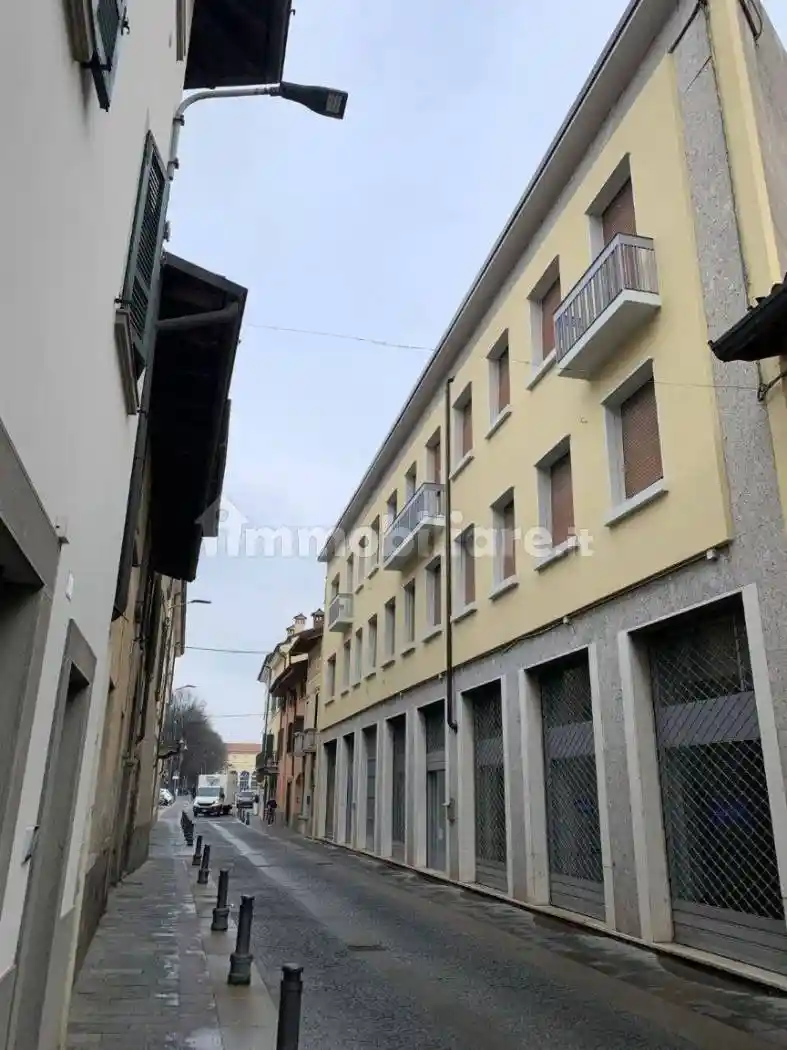 Palazzo - Edificio in vendita a Chiari