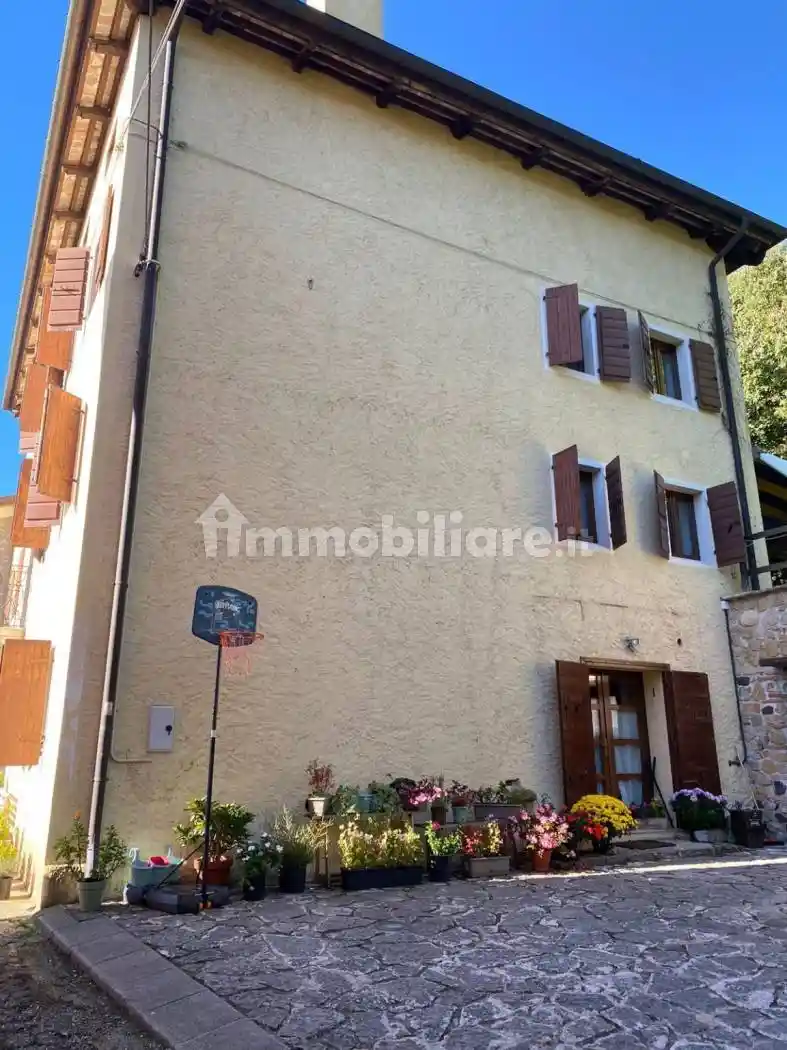 Villa in vendita a Colceresa