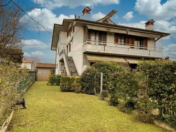 Appartamento in affitto a Montignoso