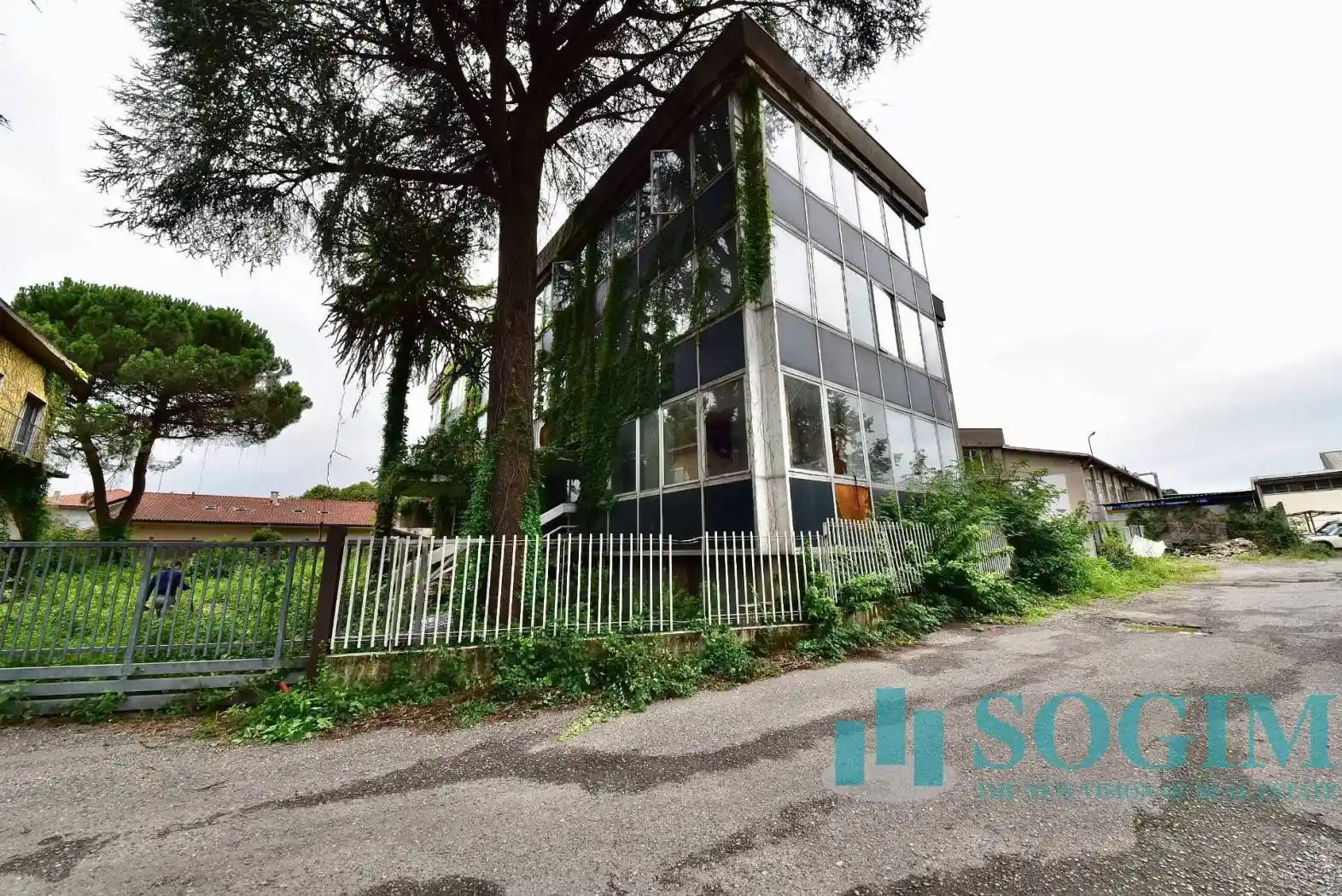 Palazzo - Edificio in vendita a Albiate