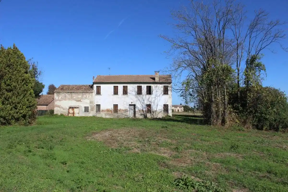 Rustico - Casale in vendita a Stienta