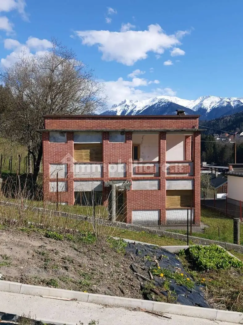 Casa indipendente in vendita a Ovaro