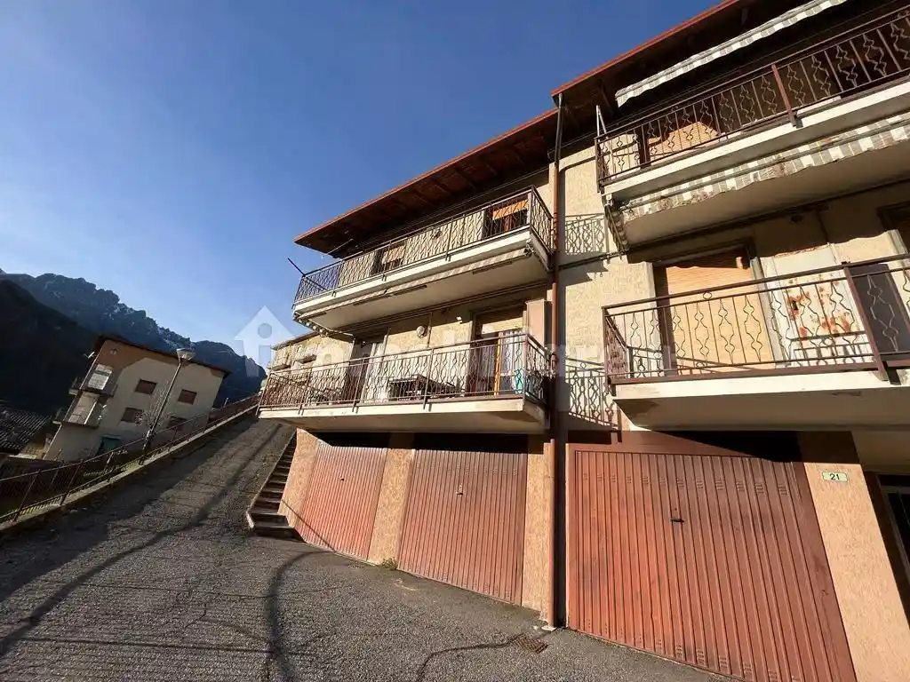 Appartamento in vendita a Gorno