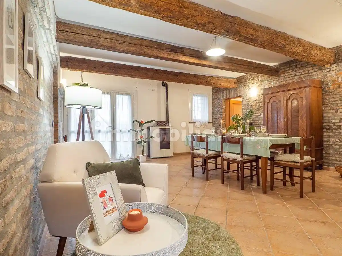Rustico - Casale in vendita a Jolanda di Savoia