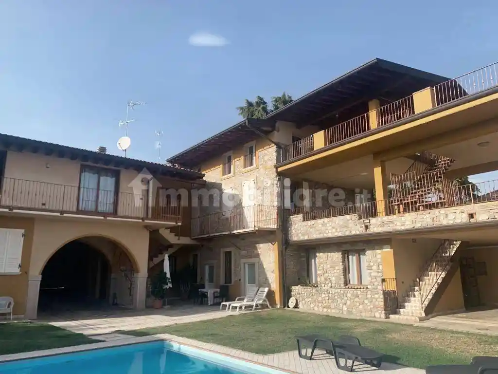 Villa in vendita a Moniga del Garda