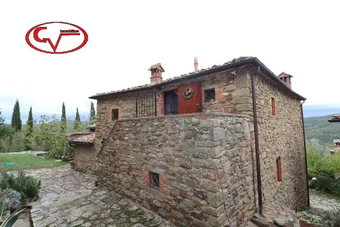 Casa indipendente in vendita a Bucine