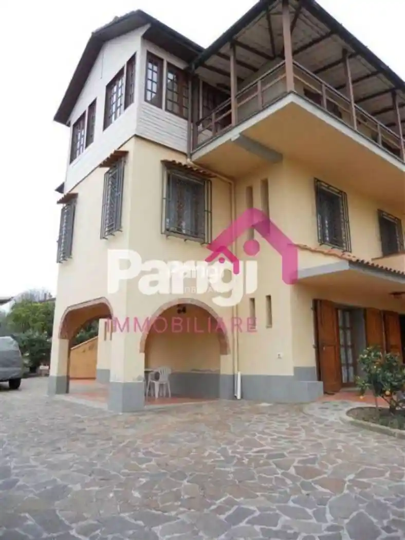 Villa in vendita a Carmignano