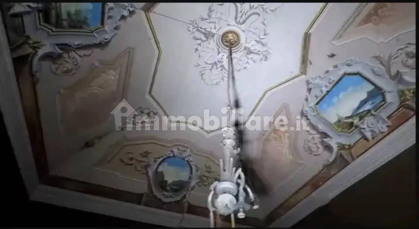 Villa in vendita a Montecastello