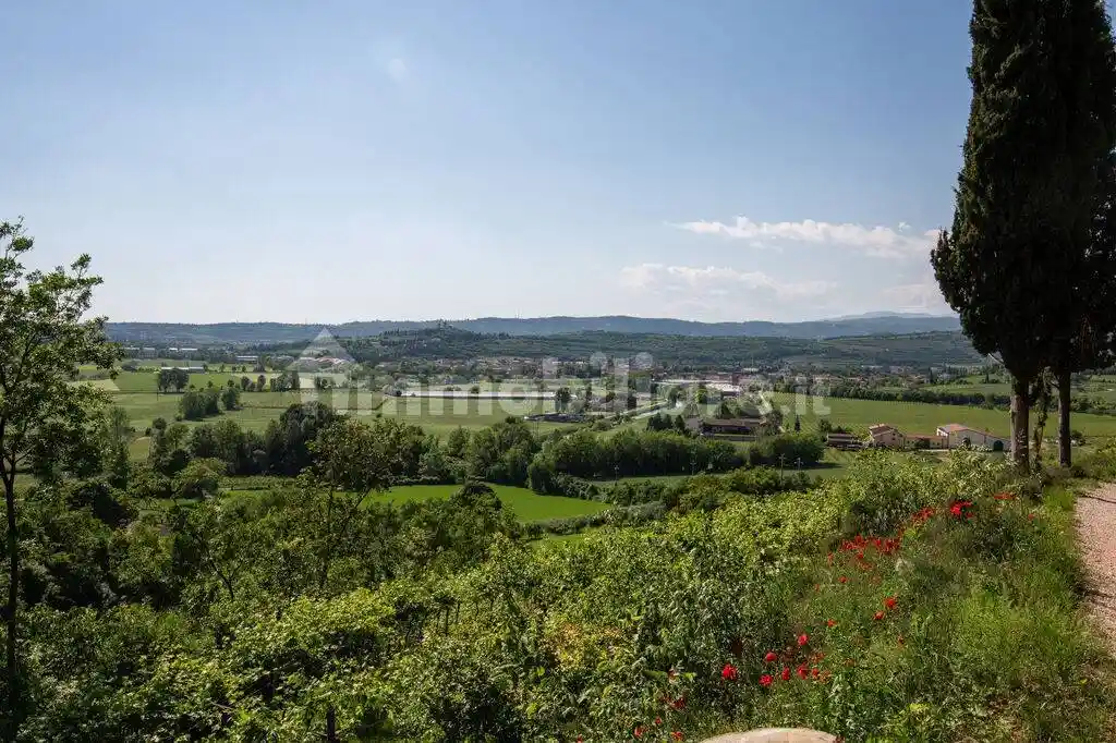Casa indipendente in vendita a Verona
