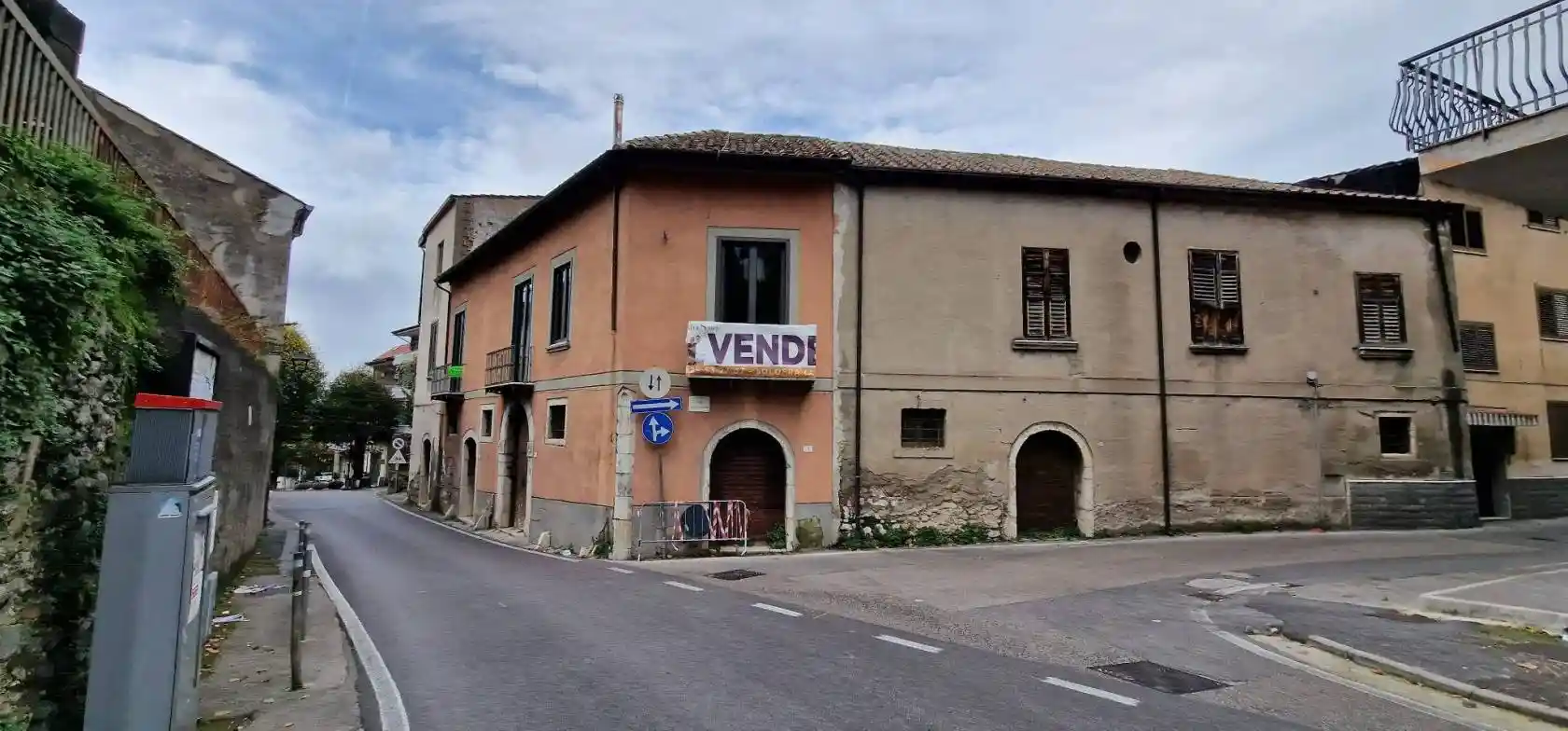 Palazzo - Edificio in vendita a Solofra