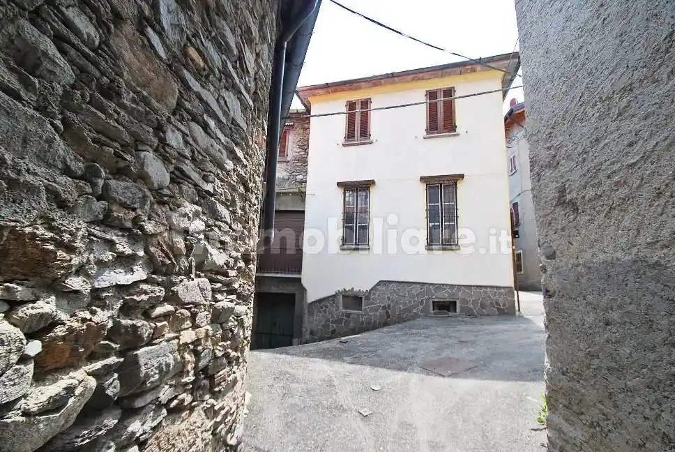 Appartamento in affitto a Dumenza