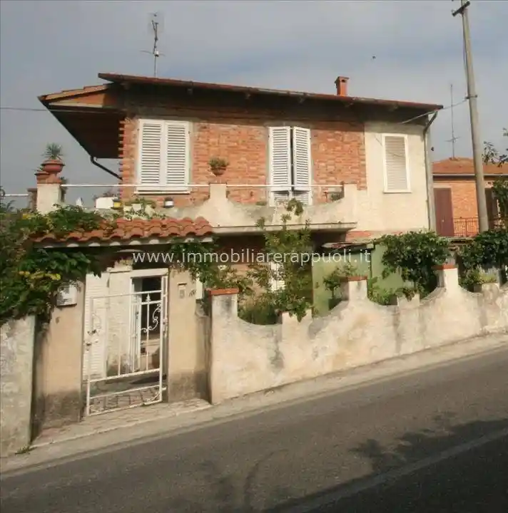 Casa indipendente in vendita a Sinalunga