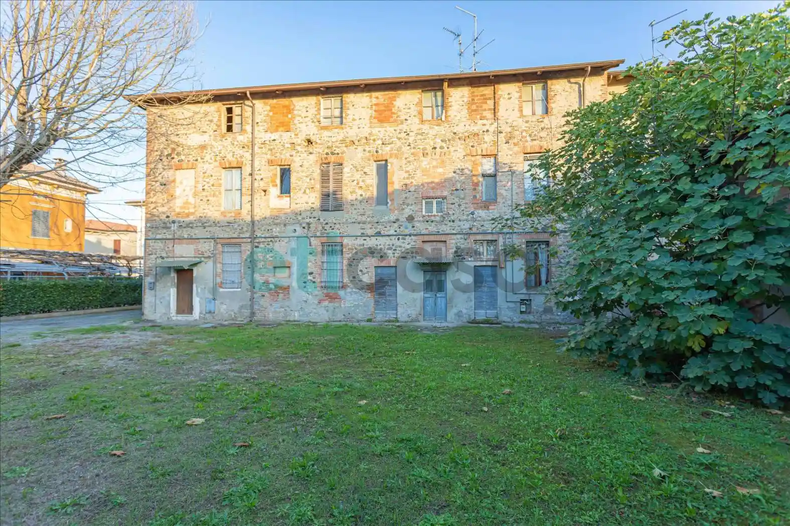 Palazzo - Edificio in vendita a San Giorgio Piacentino