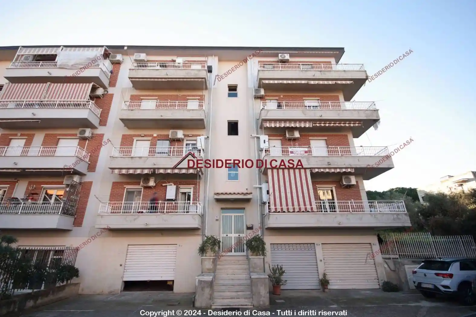 Appartamento in vendita a Campofelice di Roccella