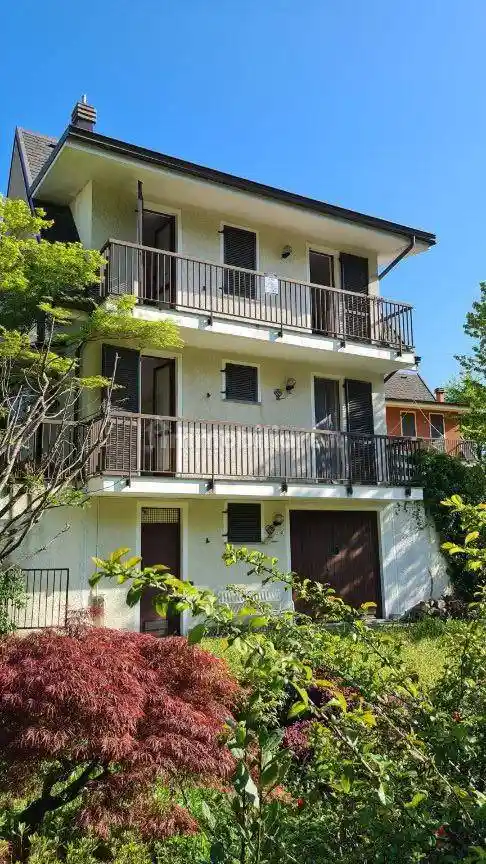 Villa in vendita a Nebbiuno