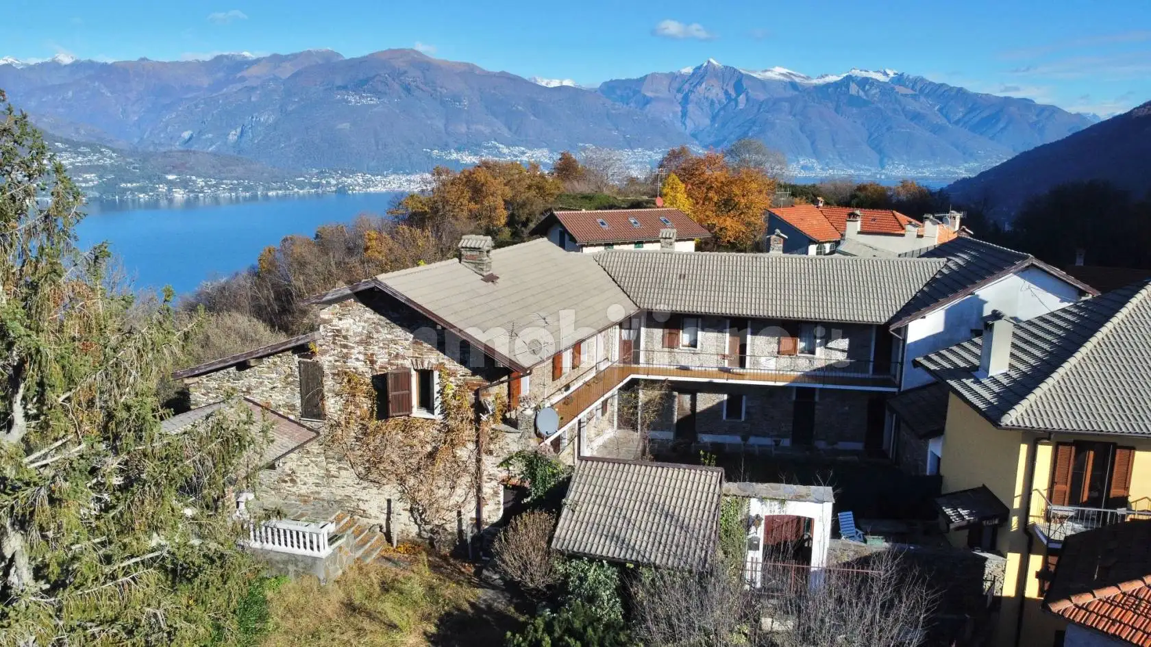 Villa in vendita a Tronzano Lago Maggiore