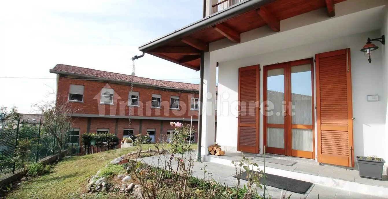 Villa in vendita a Pusiano