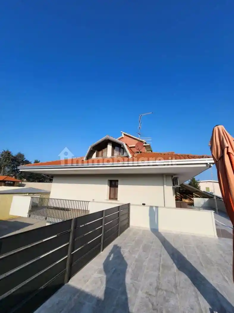 Villa in vendita a Oleggio