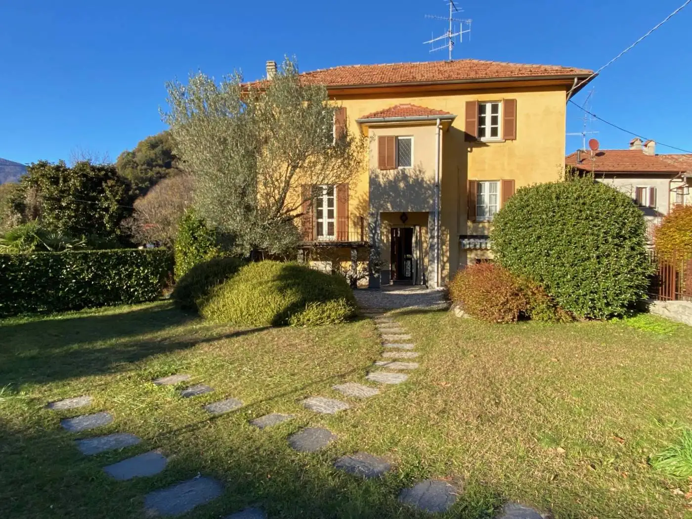 Villa in vendita a Castelveccana