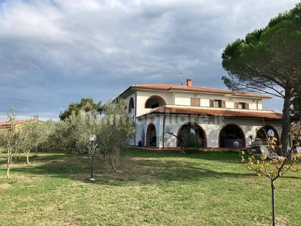 Rustico - Casale in vendita a Cecina