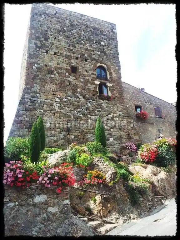 Palazzo - Edificio in vendita a Volterra