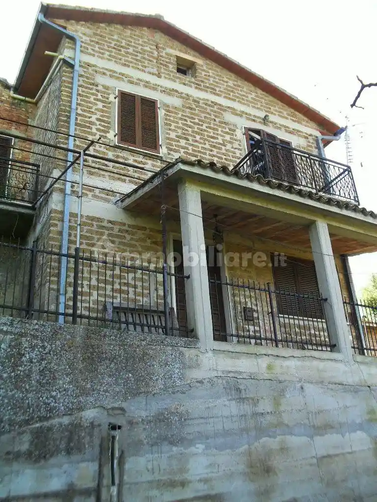 Casa indipendente in vendita a San Gemini