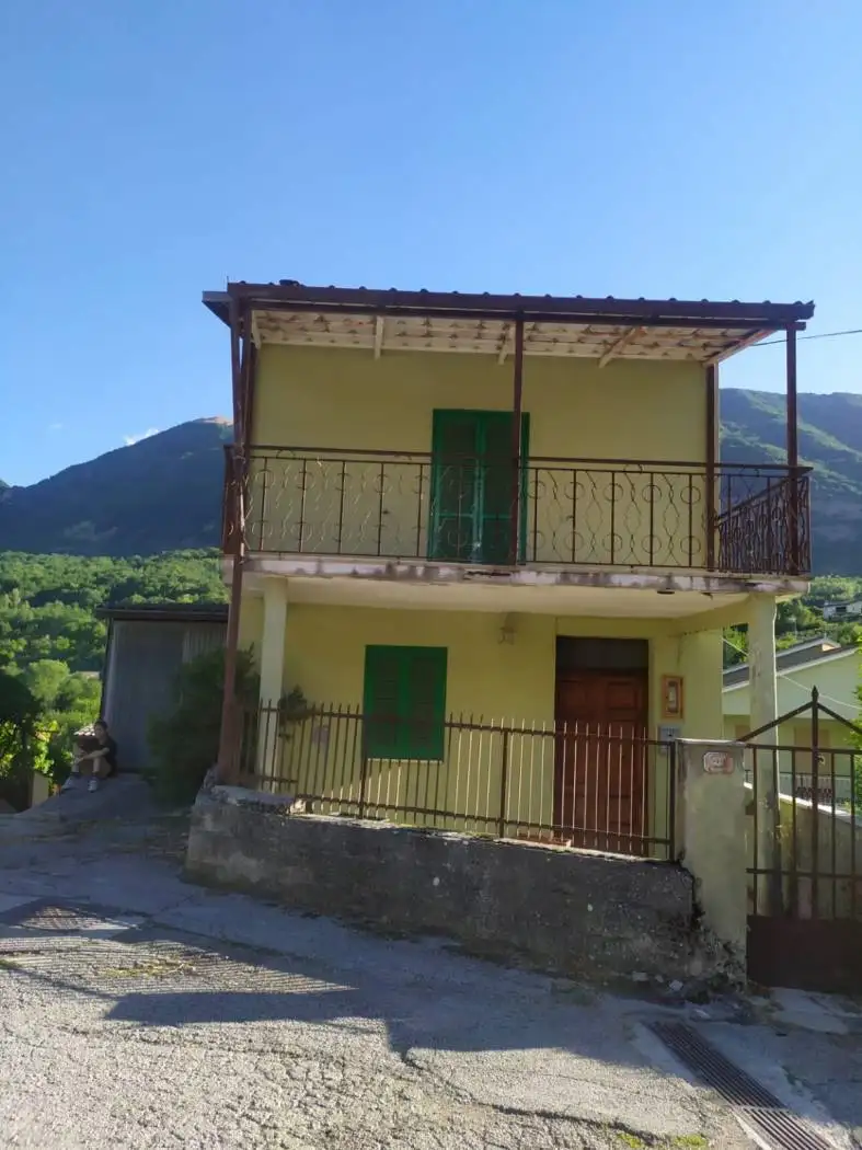 Casa indipendente in vendita a Tornimparte