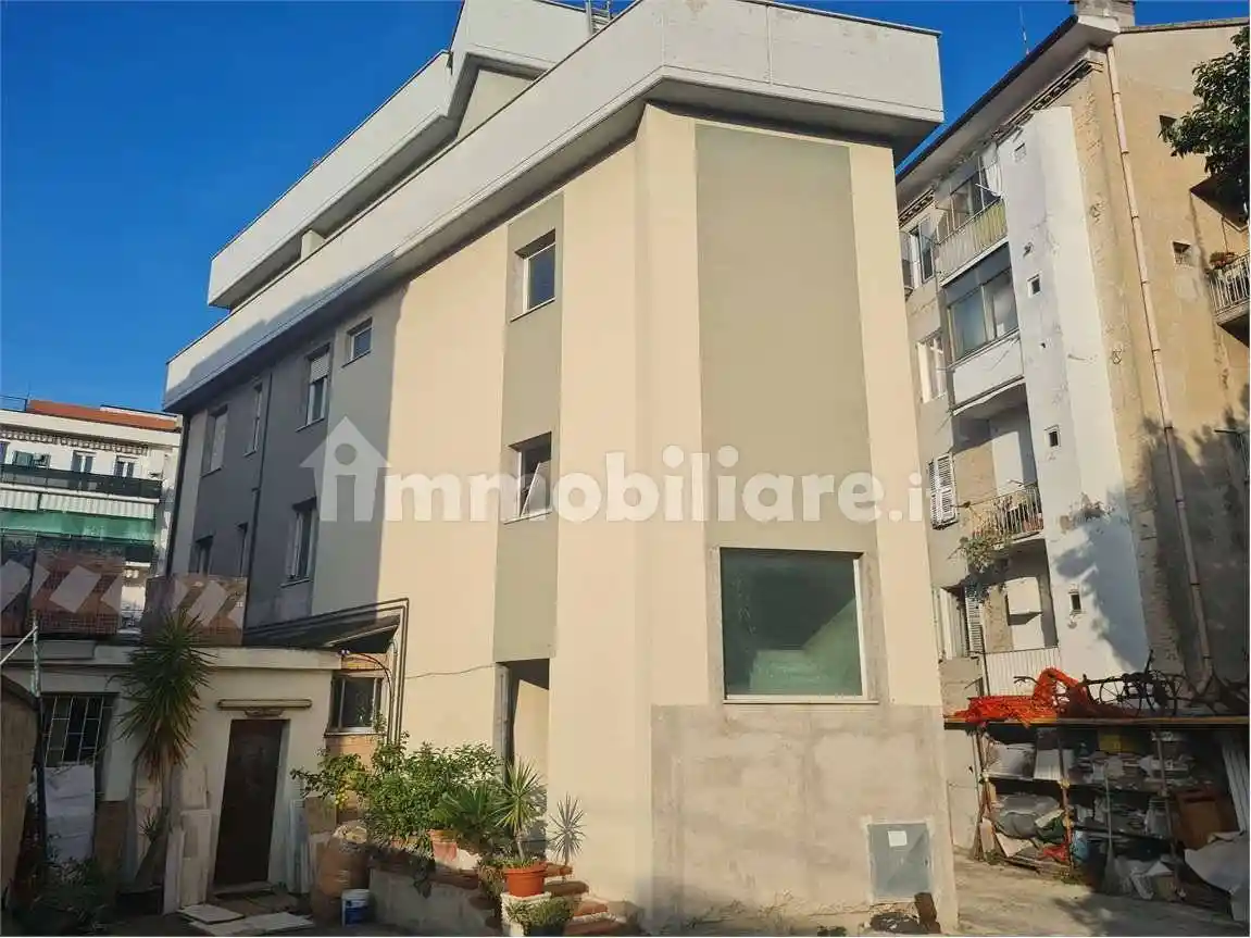 Palazzo - Edificio in vendita a Ancona