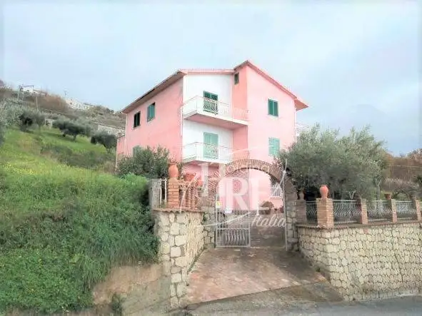 Villa in vendita a Longobardi