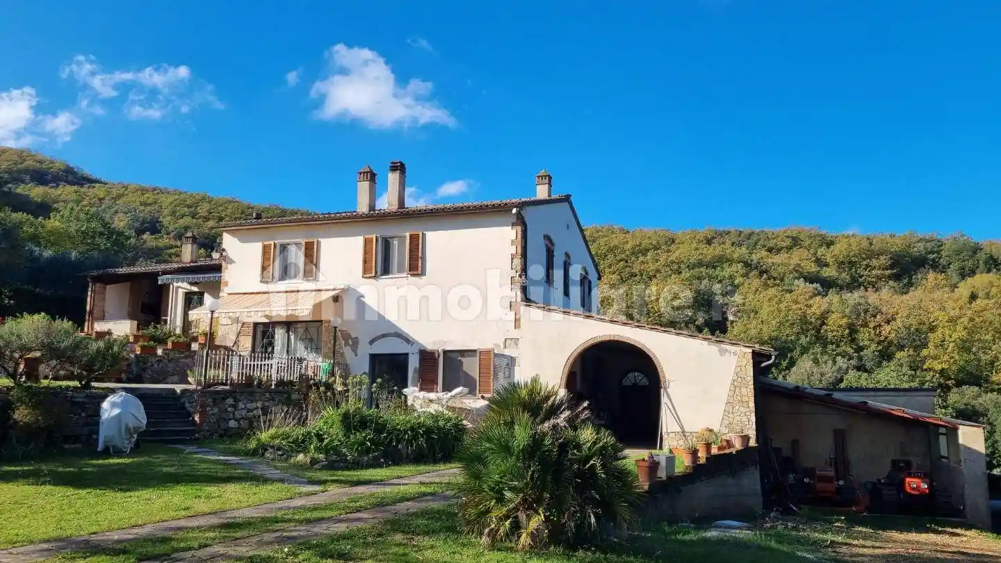 Rustico - Casale in vendita a Collesalvetti