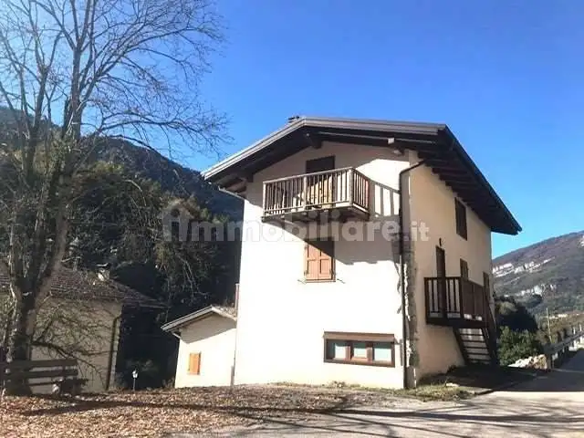 Casa indipendente in vendita a Terragnolo