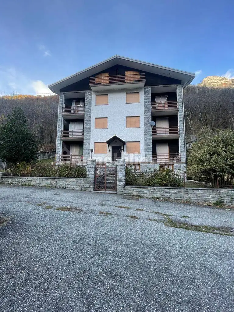 Palazzo - Edificio in vendita a Chialamberto