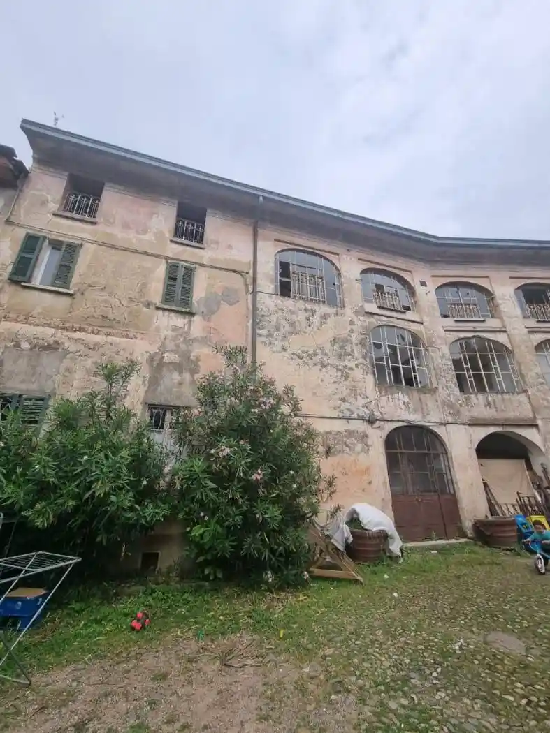 Casa indipendente in vendita a Marchirolo