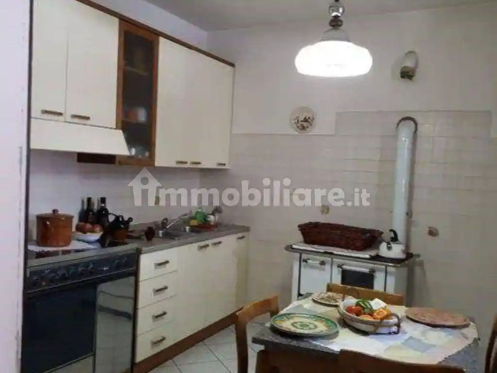 Appartamento in vendita a Castell'Azzara